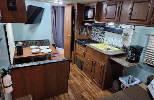 Edgebrook House | Ideal for Extended Stays! Cozy Getaway with Kitchen Access