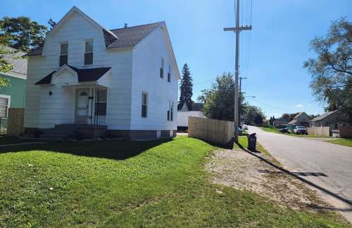 Roosevelt Park House | Convenient S.W. Grand Rapids Hotel Near Downtown Attractions
