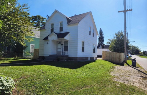 Roosevelt Park House | Convenient S.W. Grand Rapids Hotel Near Downtown Attractions