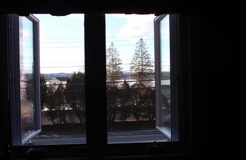 Gilford Apartment | Ideal Gilford Studio with Pool, Breakfast & Prime Location!