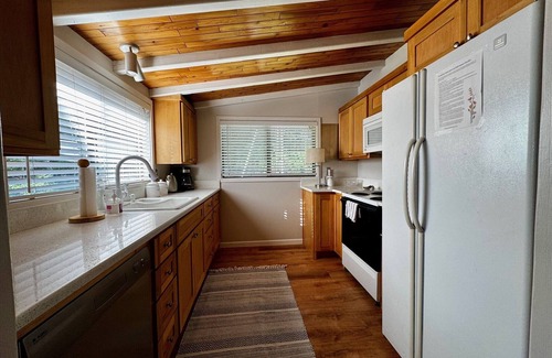 Cedar Hills House | Inviting Guest House in Portland, Oregon with Spa & Breakfast