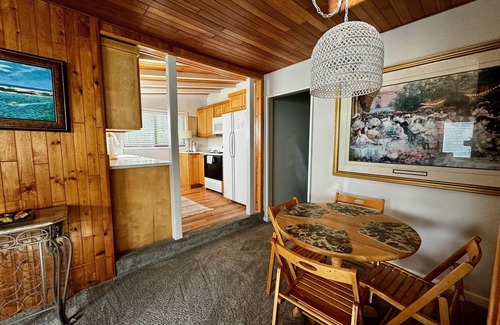 Cedar Hills House | Inviting Guest House in Portland, Oregon with Spa & Breakfast