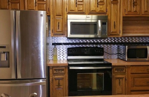 Northwest Dallas House | Quiet Half Duplex Near Major Highways with Family Amenities