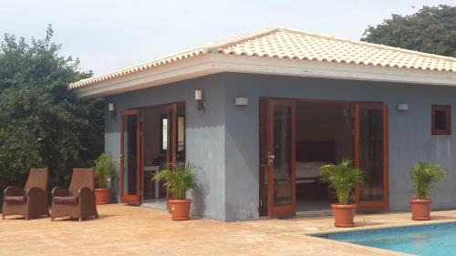 Grote Berg House | Scenic Hill View Apartment with Pool and Kitchen Amenities