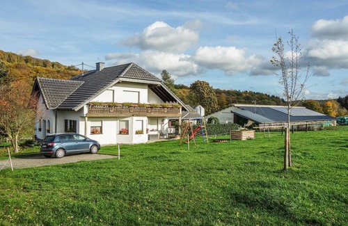 Bongard Apartment | Cozy Vacation Home in Authentic Rustic Setting