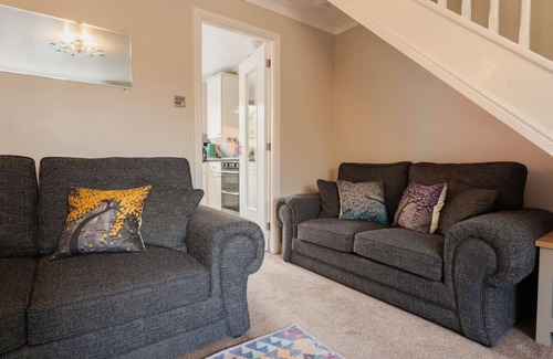 Blacon House | Family-Friendly Chester Millennium Greenway Home for 4