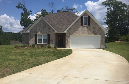 Oxford House | Ideal Retreat for Game Days and Graduations Near Campus!