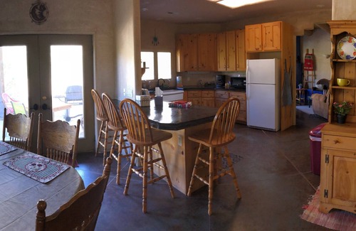 Hurricane House | Serene Retreat: Unwind in Nature with Spa & Pet-Friendly Options