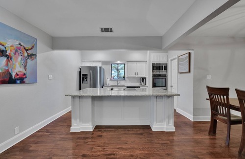 Frisco House | Inviting Home with Southern Charm & Pet-Friendly Amenities