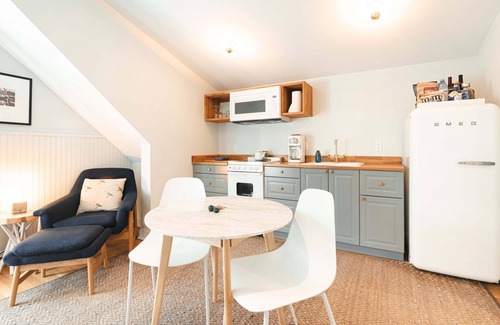 New Castle Apartment | River View Queen Studio at Great Island Inn - Guest Rated 10/10