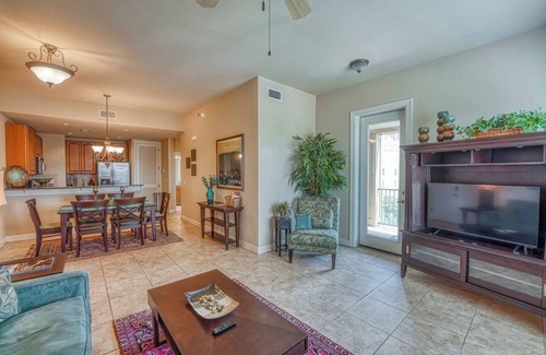 Horseshoe Bay House | Scenic Waterfront Condo with Lake LBJ Views & Spa