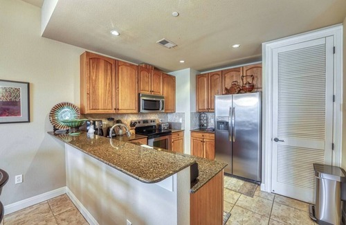 Horseshoe Bay House | Scenic Waterfront Condo with Lake LBJ Views & Spa
