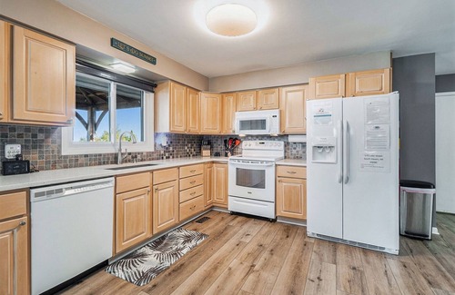 Glenn Haven Shores House | Unforgettable Great Lakes Escape with Private Beach & Spa