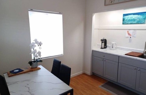 Baywood Park House | Perfect Beach House Retreat: Guest Rated 10/10
