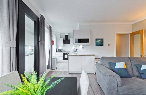 Portobello Apartment | Prime Location 2-Bed Apartment with Fast WiFi & TV