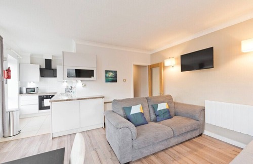 Portobello Apartment | Prime Location 2-Bed Apartment with Fast WiFi & TV