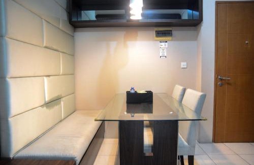 Old Jakarta Apartment | Prime Location 2BR Maple Park Apartment with Pool Access