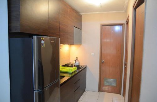 Old Jakarta Apartment | Prime Location 2BR Maple Park Apartment with Pool Access
