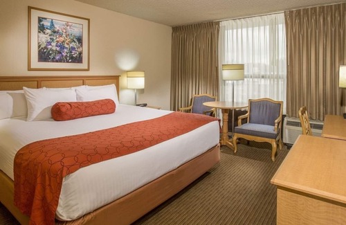 Wilburton Hotel | Ideal Location with Private Parking & Outdoor Pool Access