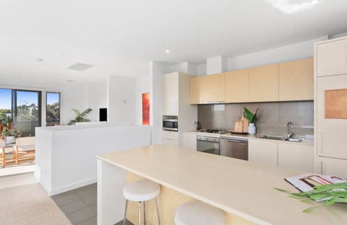 Torquay House | Prime Location with Ocean View, Steps from The Sands Golf Course
