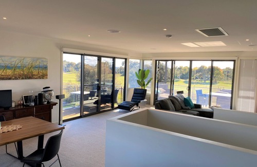 Torquay House | Prime Location with Ocean View, Steps from The Sands Golf Course