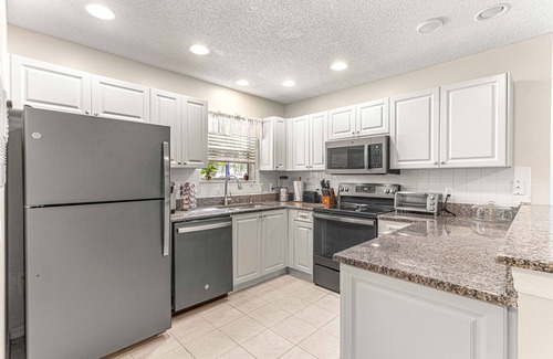 Alhambra Cottage | Charming Cottage Near Spanish Springs with Golf Cart Access