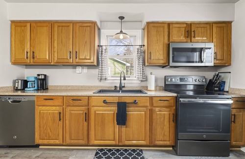 Warren House | Perfect Location! Cozy Home with Pet-Friendly Amenities