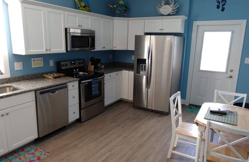Morehead City House | Ideal Spot for Beach Bliss with Ocean Views & Spa Retreat