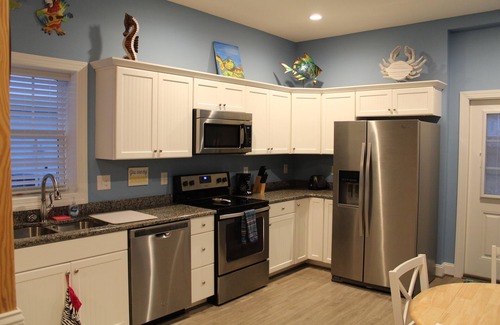 Morehead City House | Ideal Spot for Beach Bliss with Ocean Views & Spa Retreat
