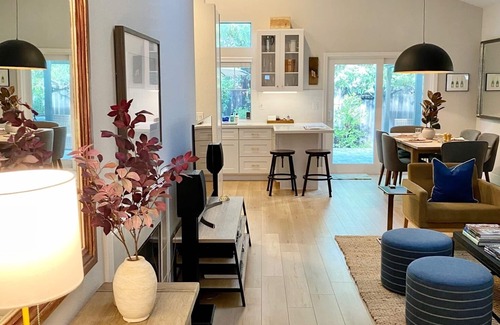 Yountville House | Elegant Retreat in Yountville with Spa and Ocean Views