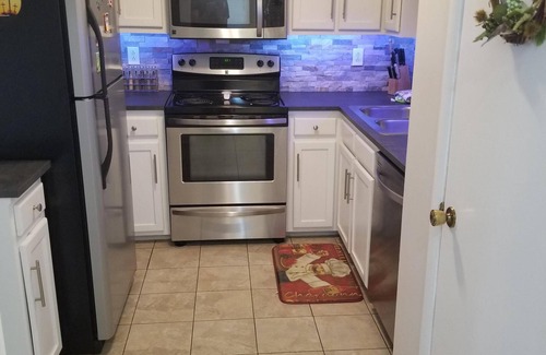 Johnson City House | Prime Location in Johnson City with Breakfast & Kitchen Access
