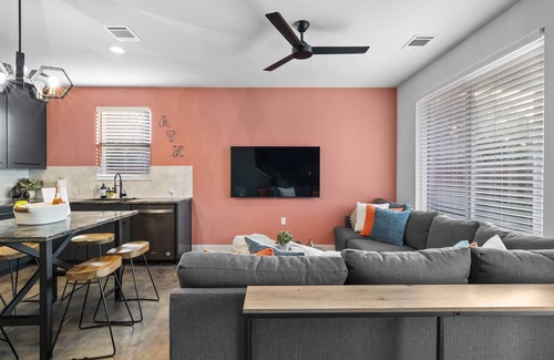 Montopolis House | Ideal Location Near Airport, COTA & Downtown with Hiking