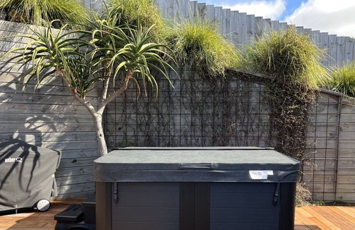 Mangawhai Heads House | Prime Location Steps from the Harbour | Family-Friendly Stays
