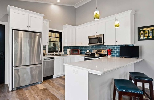 Baileys Harbor House | Ideal Retreat with Dog-Friendly Yard and 2 King Bedrooms