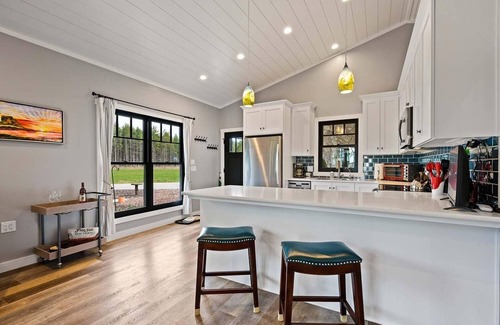 Baileys Harbor House | Ideal Retreat with Dog-Friendly Yard and 2 King Bedrooms