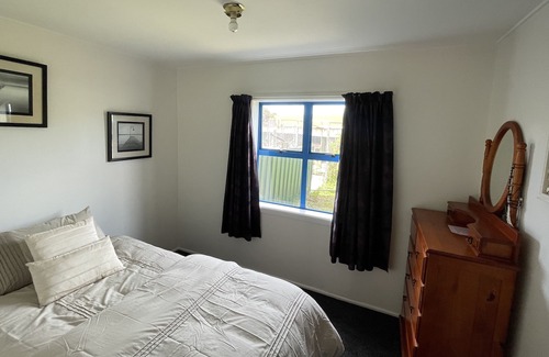 Rotorua Cottage | Ideal Retreat: Family-Friendly with Access to Bike Trails