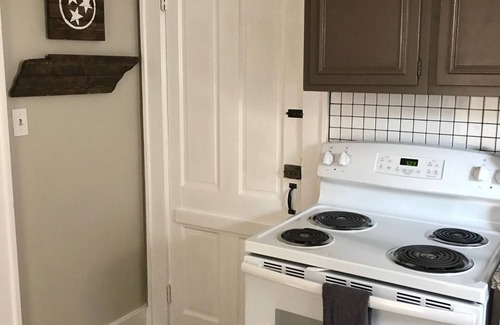 Eastwood House | Prime Location in Trendy East Nashville - Guest Rated 10/10