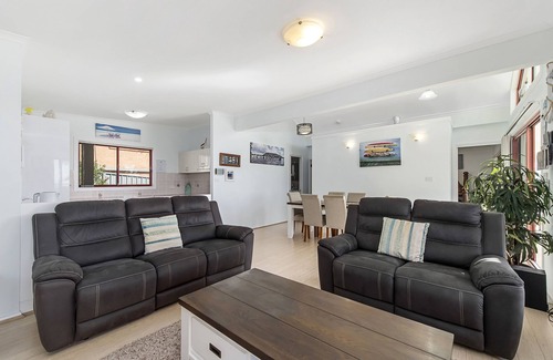 Crescent Head House | Prime Ocean Views, Spa Bath & Air Conditioning Awaits