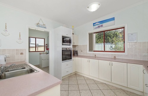 Crescent Head House | Prime Ocean Views, Spa Bath & Air Conditioning Awaits