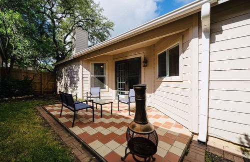 Woodridge House | Prime Location with Pool, Spa & 9.8/10 Guest Rating!