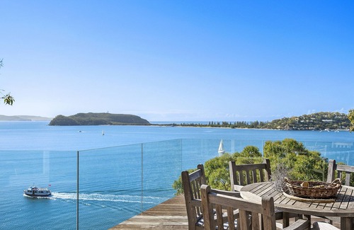 Great Mackerel Beach House | Exceptional Great Mackerel Beach Cabin with Ocean Views