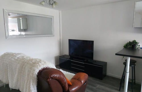 Milton Keynes Apartment | Prime Milton Keynes Location with Family-Friendly Amenities