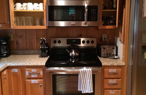 Moultonborough House | Family-Friendly Retreat with Pool Table & Pet Welcome