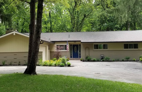Indianapolis House | Ideal Northside Hotel: Minutes from Downtown & Family-Friendly