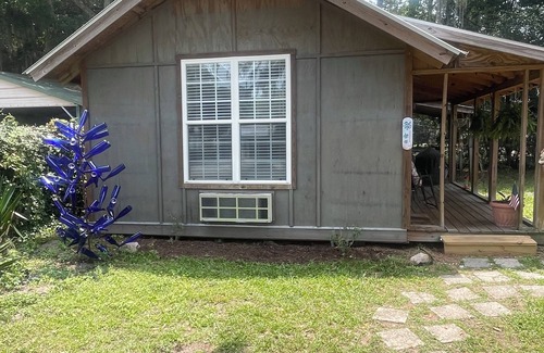 Darien Cabin | Top-Rated Guest House with Pool and Kitchen Amenities