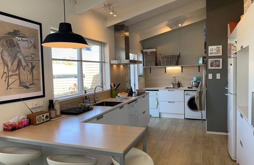 St. Clair House | Great opportunity to experience the Amazing St Clair Beach and Esplanade