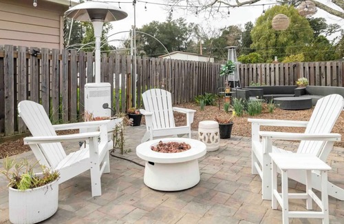 Healdsburg House | Inviting Outdoor Space with Fire Pit Near Downtown Healdsburg