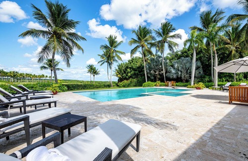 Las Palmas Villa | Unique Outdoor Spaces and Ocean Views Await Your Stay