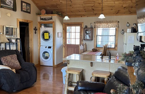 Notch Estates Cabin | Cozy Cabin Retreat with Screened Porch Near Branson