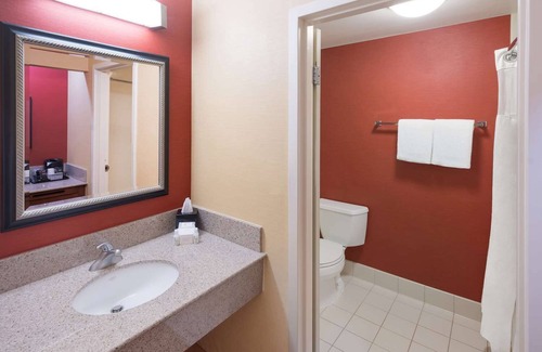 Auburn Hills Resort | Ideal Pet-Friendly Retreat with Pool Near Scenic Parks